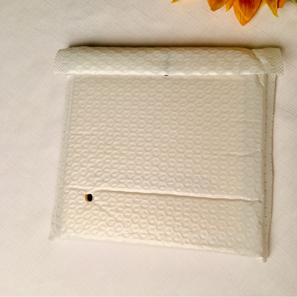 Iconic London Heat of the Moment Makeup Palette - Picture 7 of 8